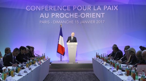 El ministro de exteriores francés, Jean-Marc Ayrault, durante la apertura (AFP)