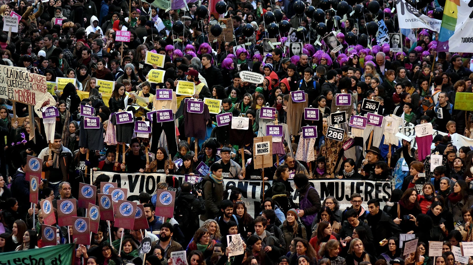 Multitudinaria marcha en reclamo por el fin de la violencia de género (Nicolás Stulberg)