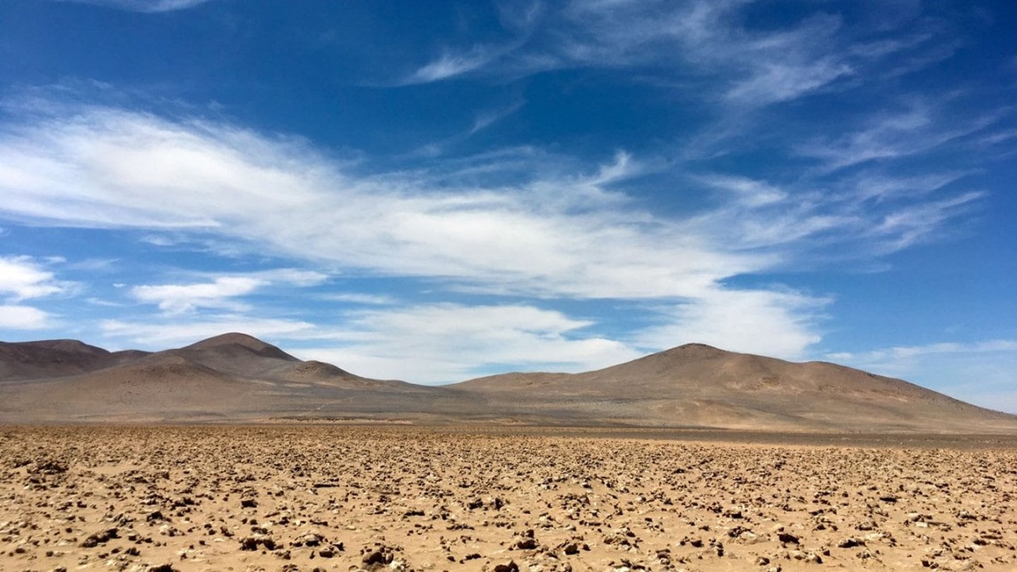 Планета земля пустыня. Пустыня Атакама Марс. Пустыня Марс Акташ. Марсоходы в пустыне Атакама. Холм пустынный Марс.