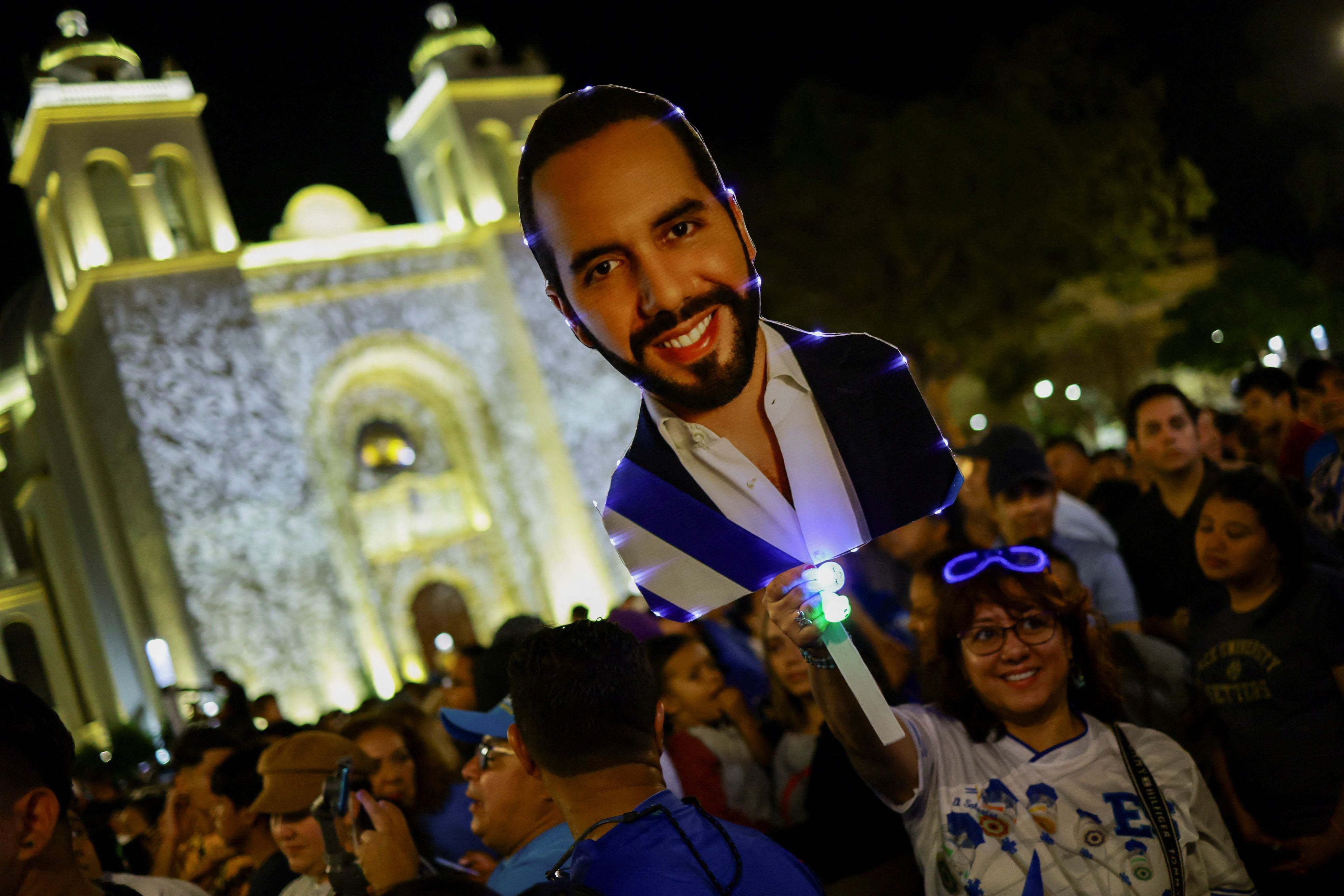 El Tribunal Supremo Electoral de El Salvador publicó los primeros resultados de las elecciones presidenciales. (REUTERS/Jose Luis Gonzalez)