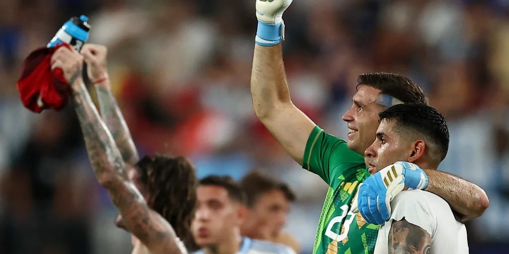 Las dos atajadas clave de Dibu Martínez en el triunfo que depositó a Argentina en la final de la Copa América: “Yo dije que el mejor Emi estaba por venir”