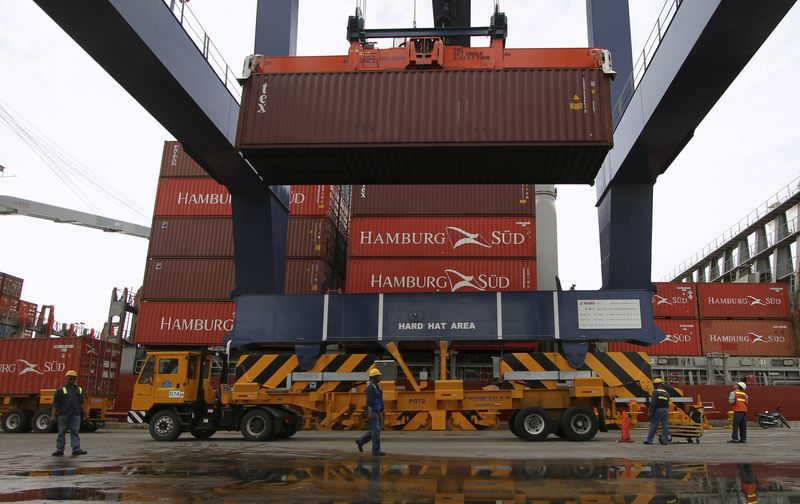 En lo que respecta al comercio internacional, se bajaron los aranceles de importación a ciertos productos y se redujeron los plazos de acceso al mercado de cambios (Foto: Reuters)