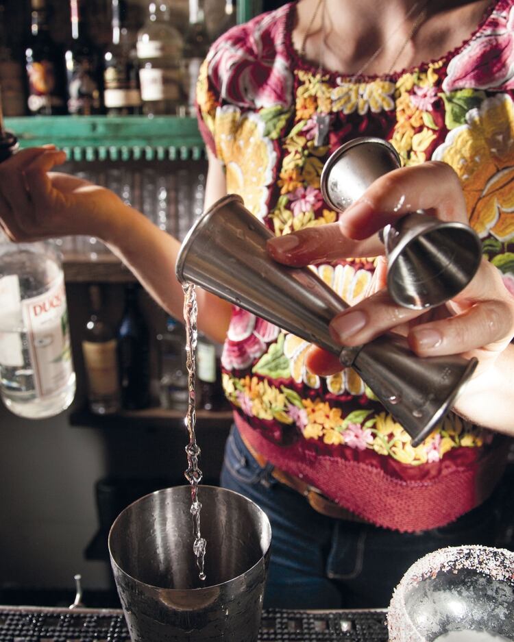 Barra De Chicas Las Bartenders Ganan Terreno En El Mundo De La Cocteleria Infobae