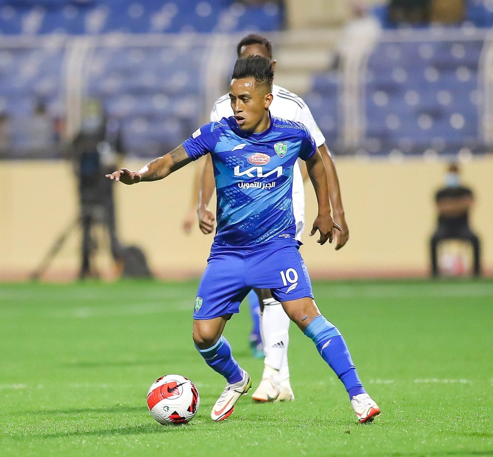 Christian Cueva no jogo de Al-Fateh x Al-Faisaly. | Foto: Al-Fateh Club