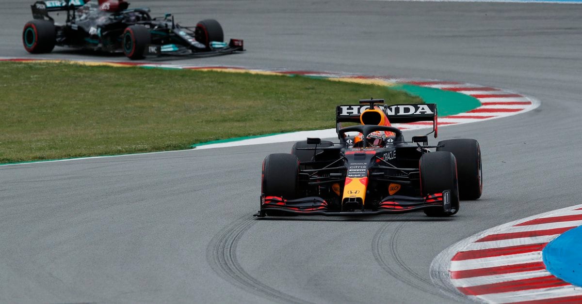 Battaglia di Formula 1, episodio 4: Hamilton guida il Gran Premio di Spagna dopo il cambio gomme di Verstappen
