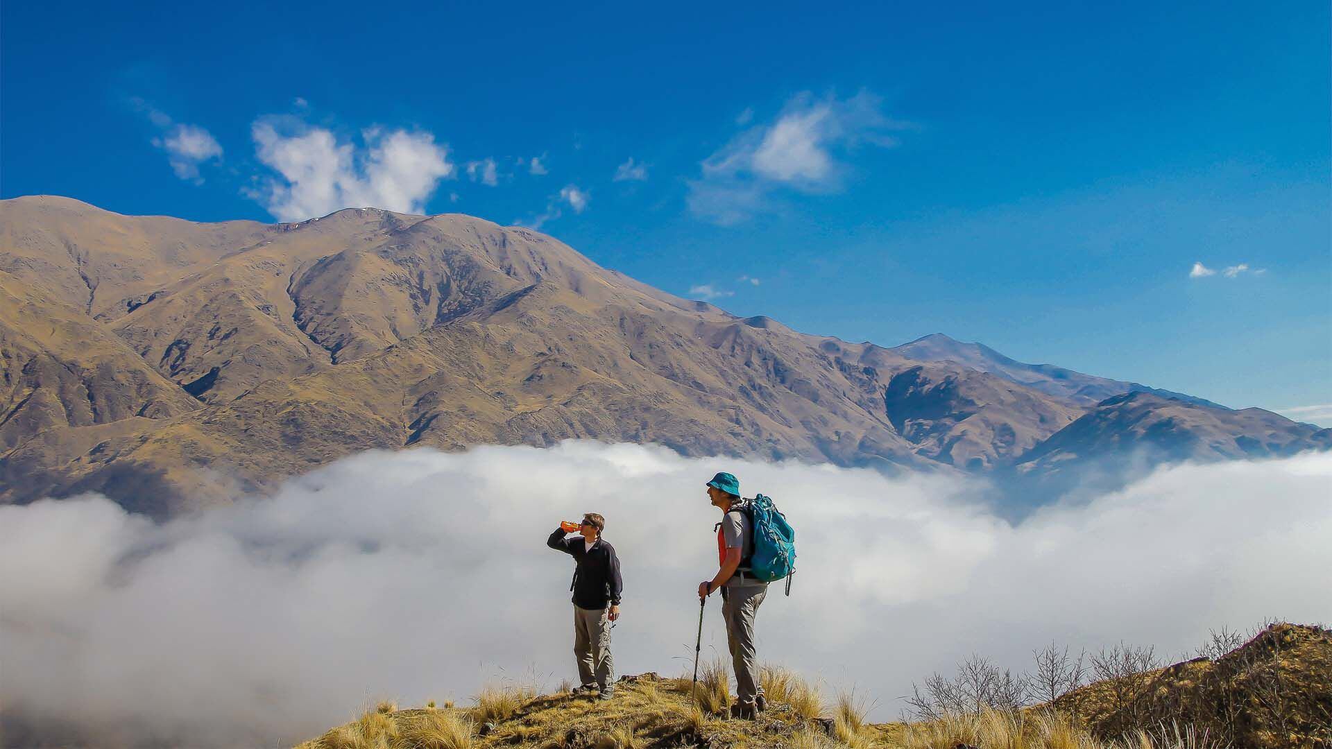 Las caminatas por los Valles Calchaquíes ofrecen paisajes únicos (Ministerio de Turismo y Deportes)