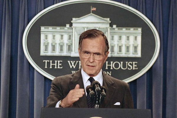 George H.W. Bush tuvo una pésima elección de medio término y luego fracasó en su intento de reelección (AP)