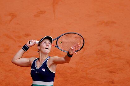 Nadia Podoroska no pudo convertirse en la primera argentina en llegar a la final de Roland Garros (REUTERS/Christian Hartmann)