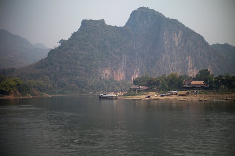 Una vista general del lugar donde se construirá la represa Luang Prabang, otro proyecto sobre el río Mekong (REUTERS/Panu Wongcha-um)
