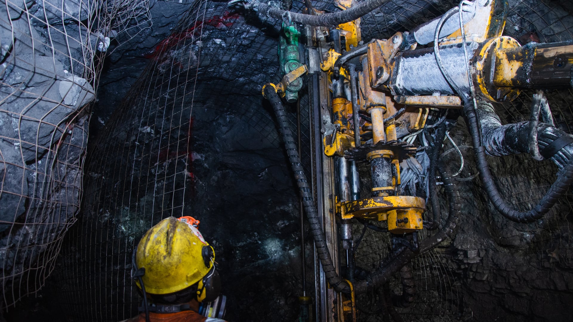 Imagen referencial. ANM comprometida en brindar recursos para el rescate, pues llevan más de 380 horas de trabajo en busca de los mineros atrapados en la mina de Amagá. Canva.