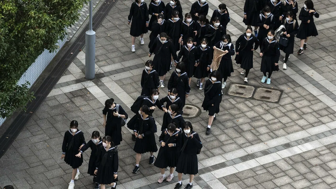 Die Schulen in Tokio haben umstrittene Regeln für Frisuren und Unterwäsche der Schüler aufgehoben