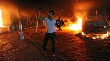 Uno de los milicianos islámicos extremistas durante el ataque al consulado estadounidense en Bengasi.