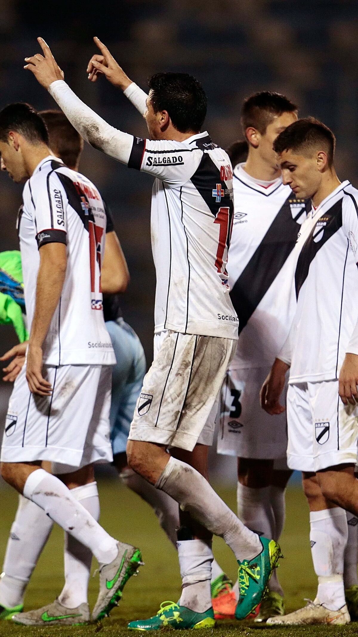Peñarol gana y mantiene el liderato en la Tabla Anual del fútbol uruguayo
