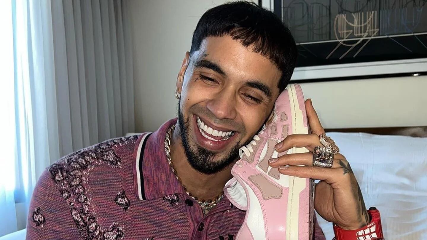 Estás con Feid pero sabes que eres mía': Anuel es tildado de acosador tras  responder con una camiseta al presunto romance de Karol G con Ferxxo, Gente, Entretenimiento