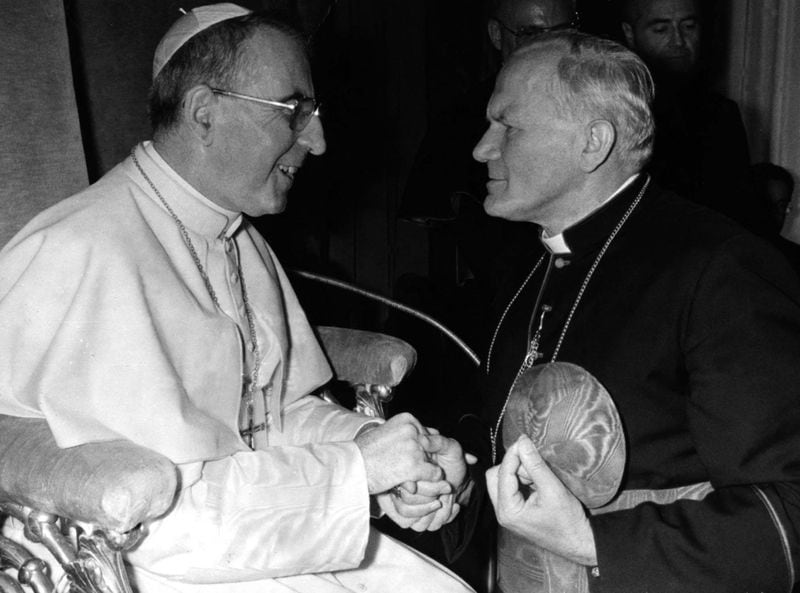 El papa Juan Pablo I en reunión con el cardenal Karol Wojtyla, 16 octubre 1978. El polaco lo sucedió con el nombre de Juan Pablo II
(REUTERS/Vatican/File)