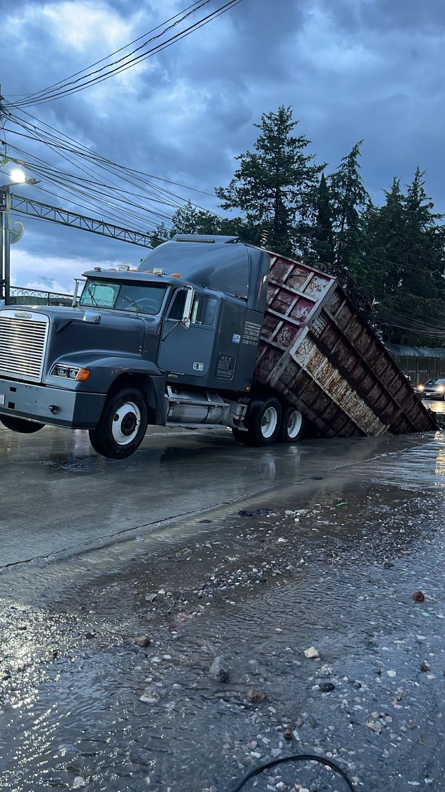 El conductor resultó ileso. Foto: X: @PC_Estatal