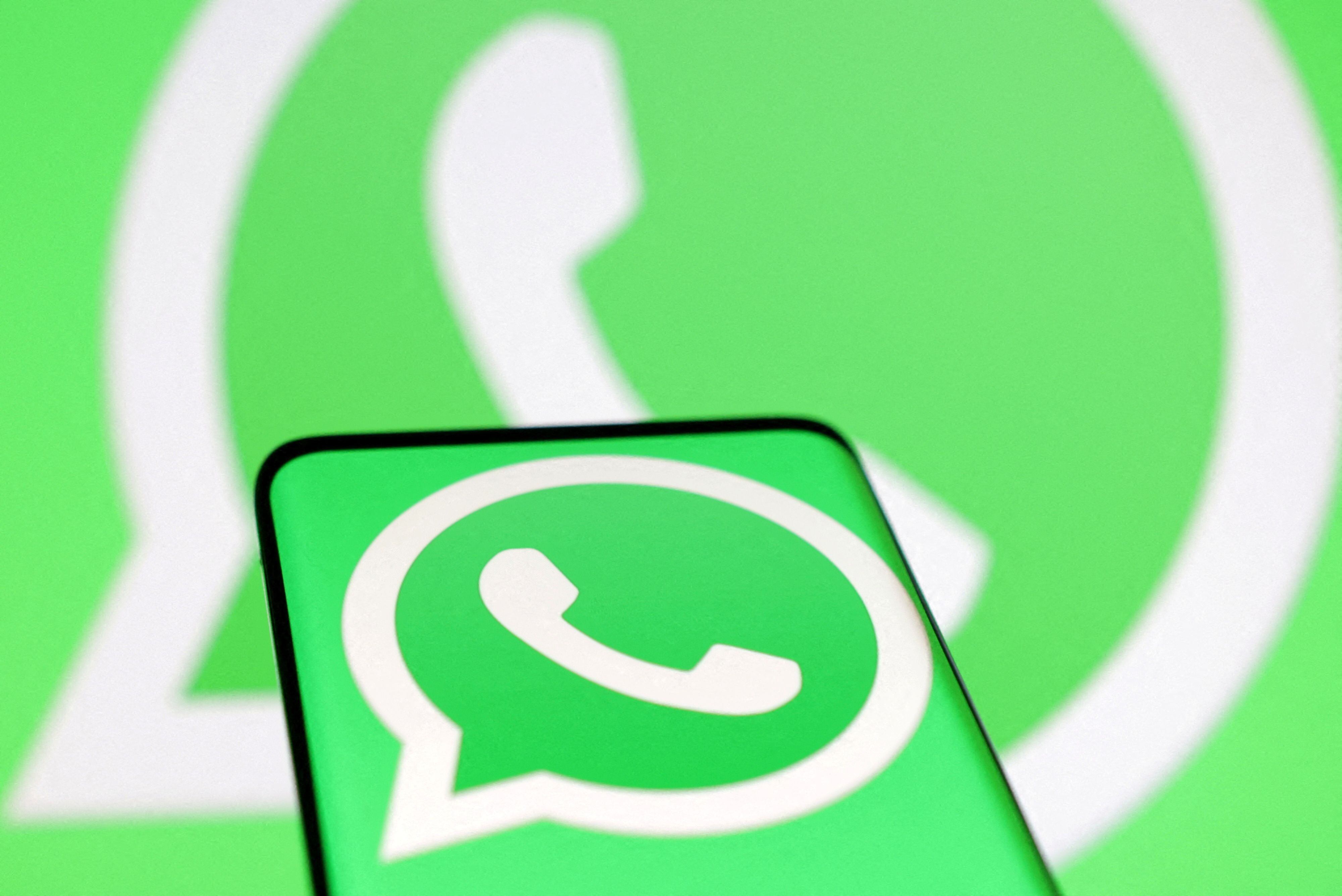 WhatsApp permite archivar los chats para que no se generen notificaciones. (REUTERS)