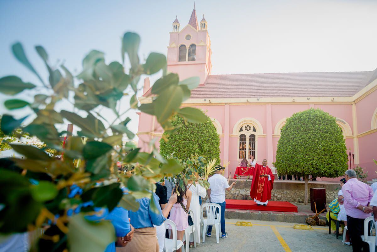 El párroco de la iglesia Santuario Mariano Nuestra Señora del Carmen, en Puerto Colombia, denunció extorsiones. Foto: Facebook