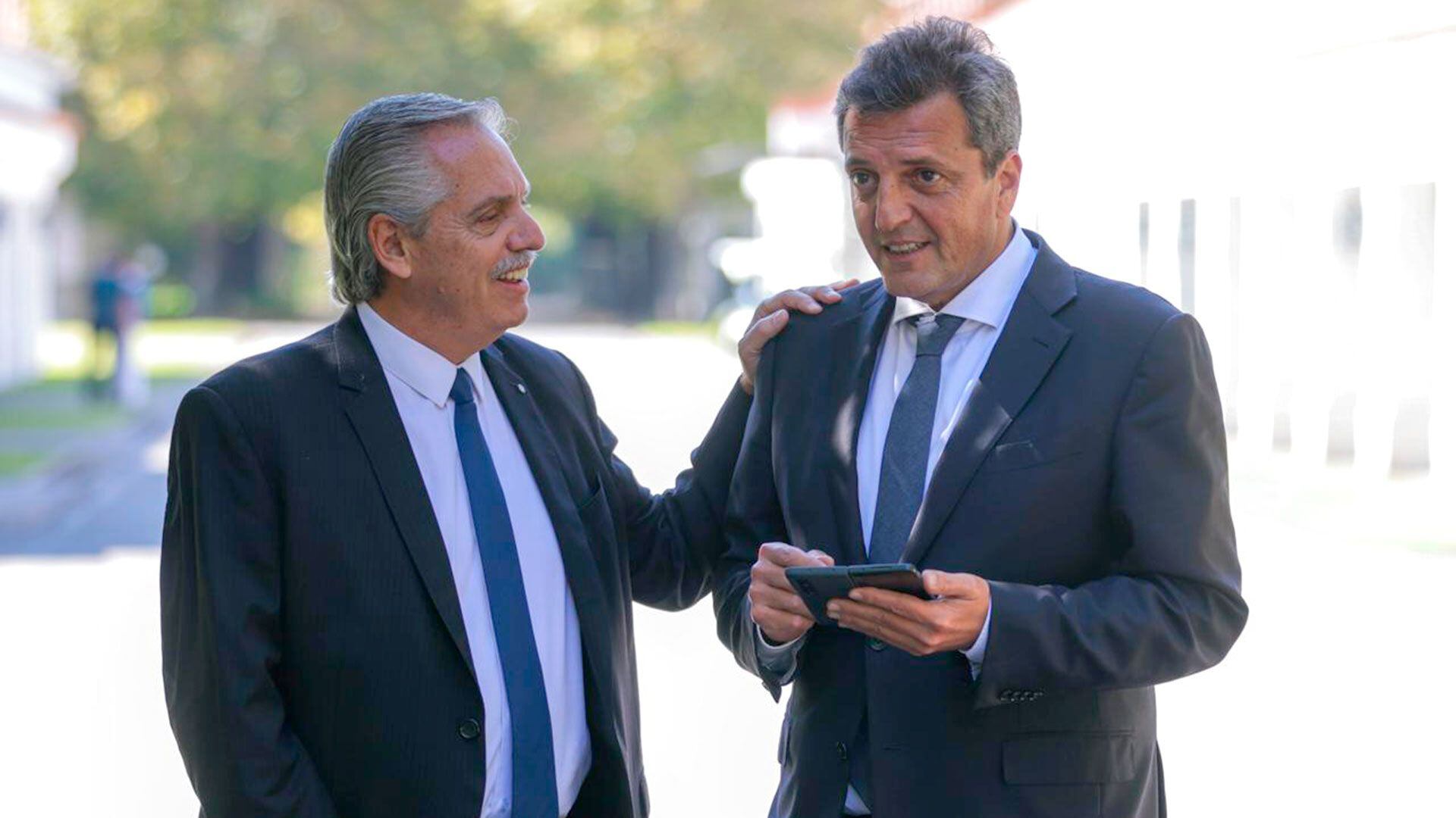 Alberto Fernández y Sergio Massa durante un encuentro informal en la quinta de Olivos