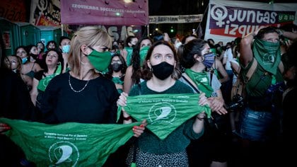 Los militantes verdes esperan en las afueras del Congreso (Foto: Gustavo Gavotti)