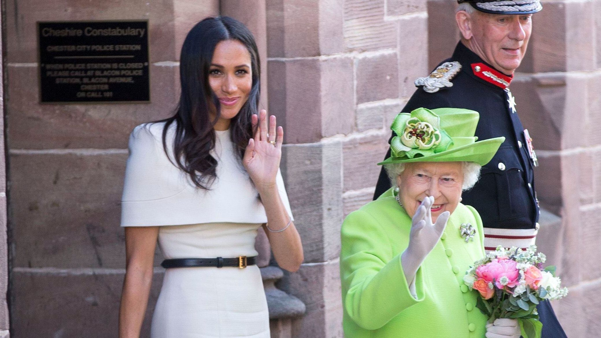 Meghan Markle y la reina Isabel en una foto de junio de 2018 (Shutterstock)