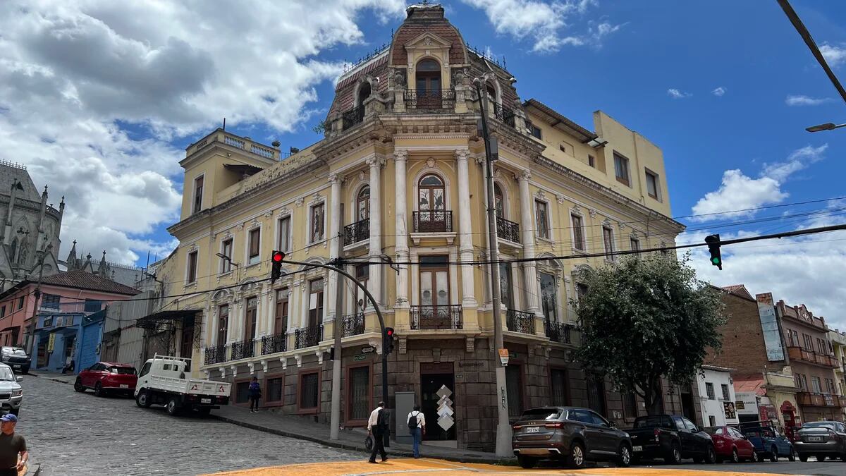 El ataúd vacío en una azotea del centro de Quito que esconde el deseo incumplido de una viuda