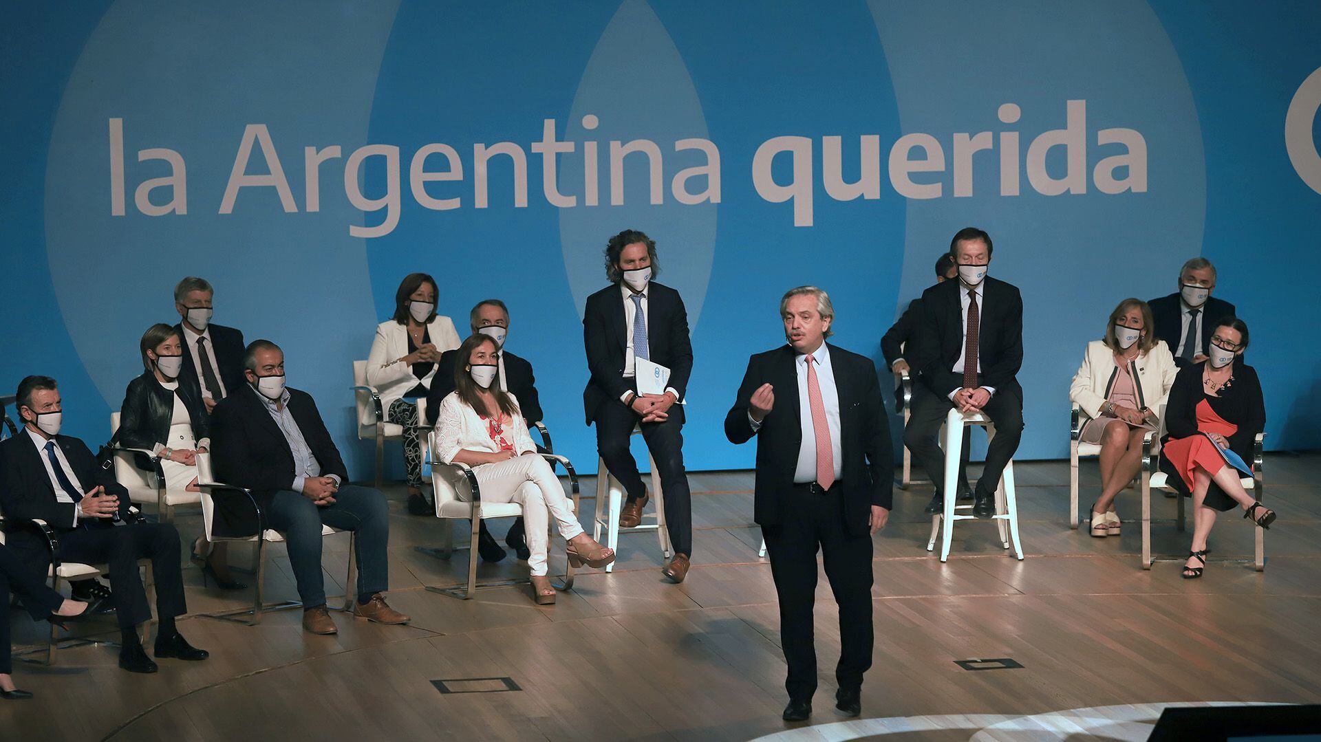 Alberto Fernández - Consejo Económico y Social junto a los gobernadores - en el CCK