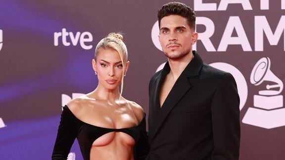 Jessica Goicoechea and Marc Bartra posa durante el photocall previo a la gala de entrega de los Latin Grammy 2023, en el Palacio de Congresos de Sevilla, a 16 de noviembre de 2023, en Sevilla, Andalucía (España). Sevilla acoge hoy la 24ª edición de los Grammy Latinos, galardones que reconocen la excelencia artística y técnica de la música iberoamericana. Es la primera vez desde el año 2000 en que los Latin Grammy se celebran fuera de Estados Unidos y también en que la entrega de premios se emite internacionalmente. La gala se puede seguir a través de La 1 y RTVE Play.
Rocío Ruz / Europa Press
16/11/2023