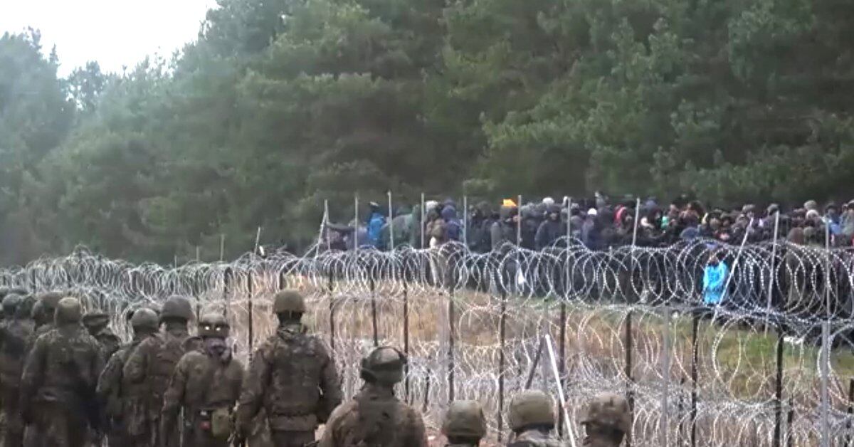 Des milliers de réfugiés sont piégés dans un conflit frontalier meurtrier entre la Pologne et la Biélorussie