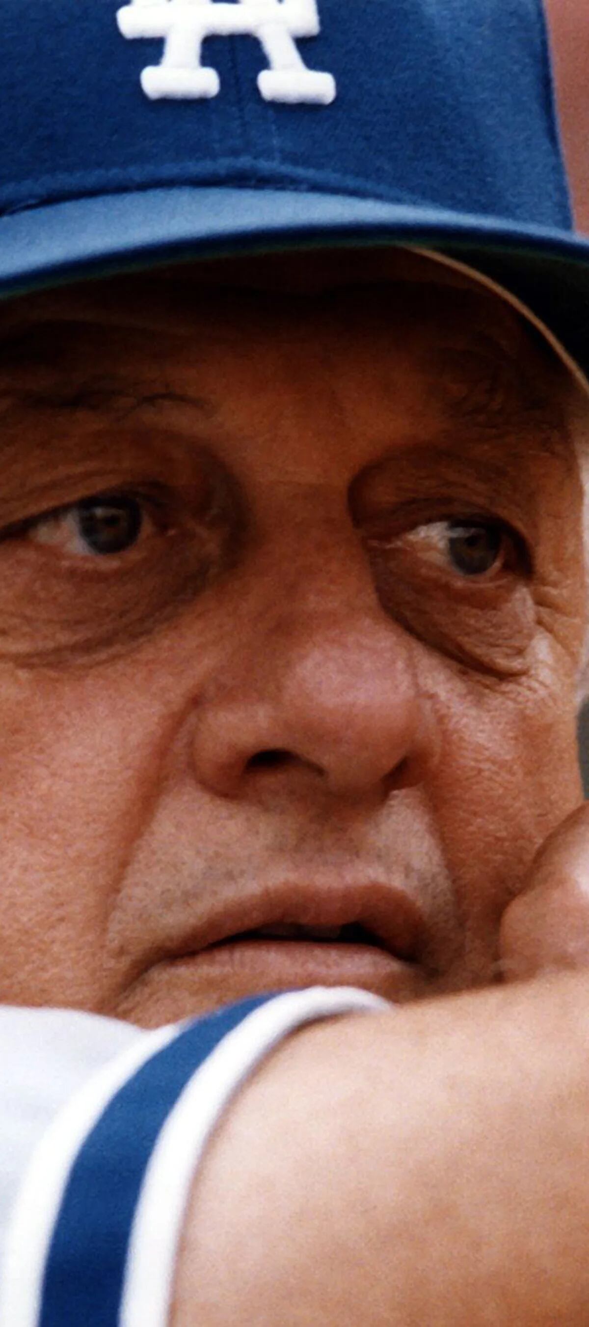 Tommy Lasorda Suffers Heart Attack 