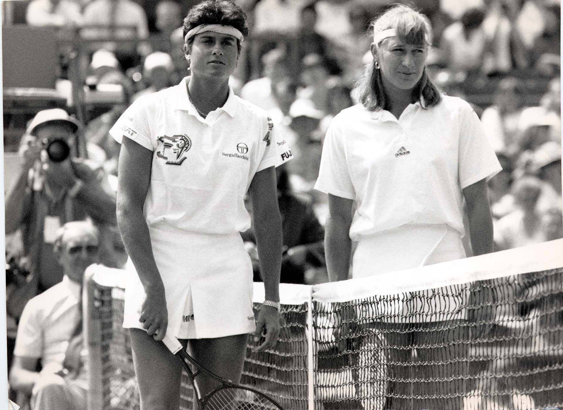 Gabriela Sabatini y Steffi Graf en la previa de la final de Wimbledon 1991 (Andy Hooper/ANL/Shutterstock)