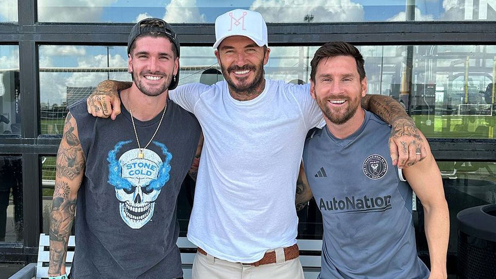 Dos campeones del mundo”: Beckham publicó la foto del reencuentro entre Messi y Rodrigo De Paul y disparó las reacciones más divertidas - Infobae