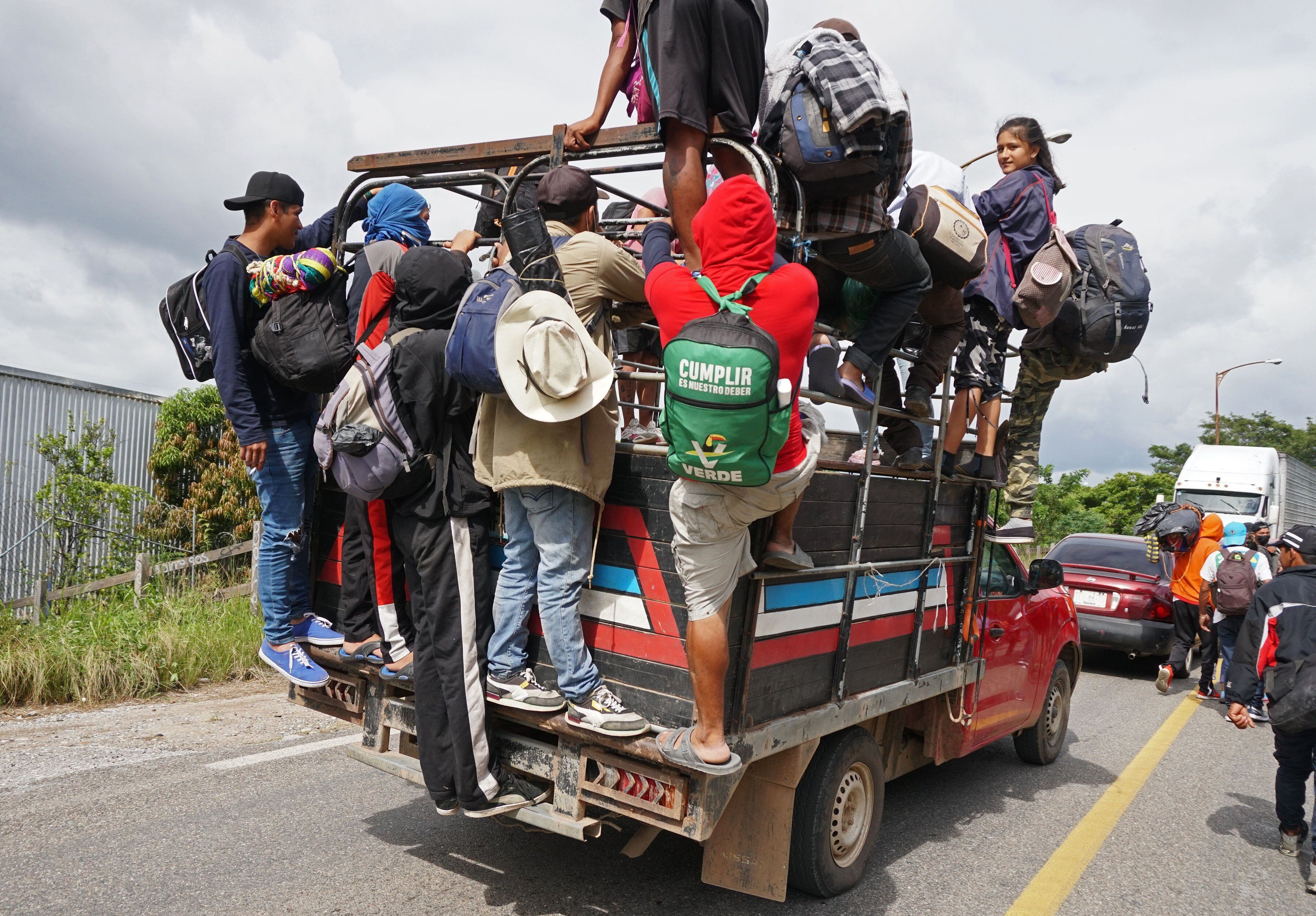 La caravana migrante sigue su paso por el sur de M xico en