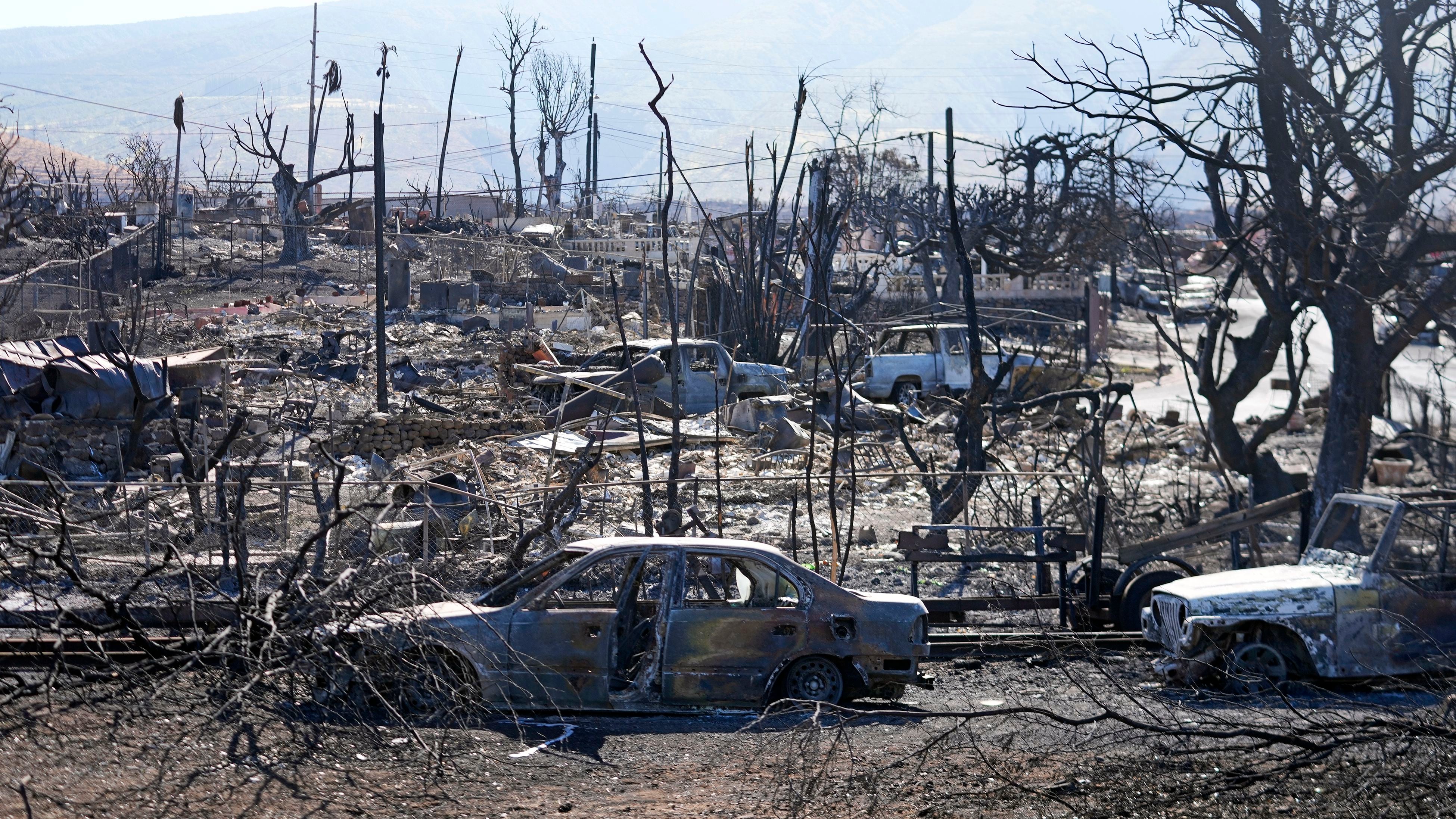 Casas y coches destruidos en Lahaina, Hawaii. (AP/Rick Bowmer)