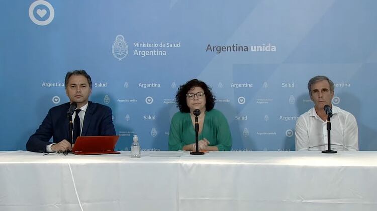 La secretaria de Acceso a la Salud, Carla Vizzotti, y el subsecretario de Estrategias Sanitarias, Alejandro Costa 