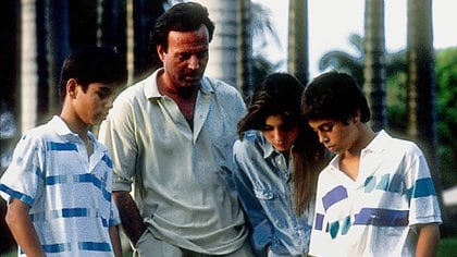 Julio Iglesias y sus hijos siempre han sido muy unidos como dijo Miranda Rijnsburger, su esposa, con quien cumplió 30 años de casado. 
(Foto: Globe Photos/mediapunch/Shutterstock)