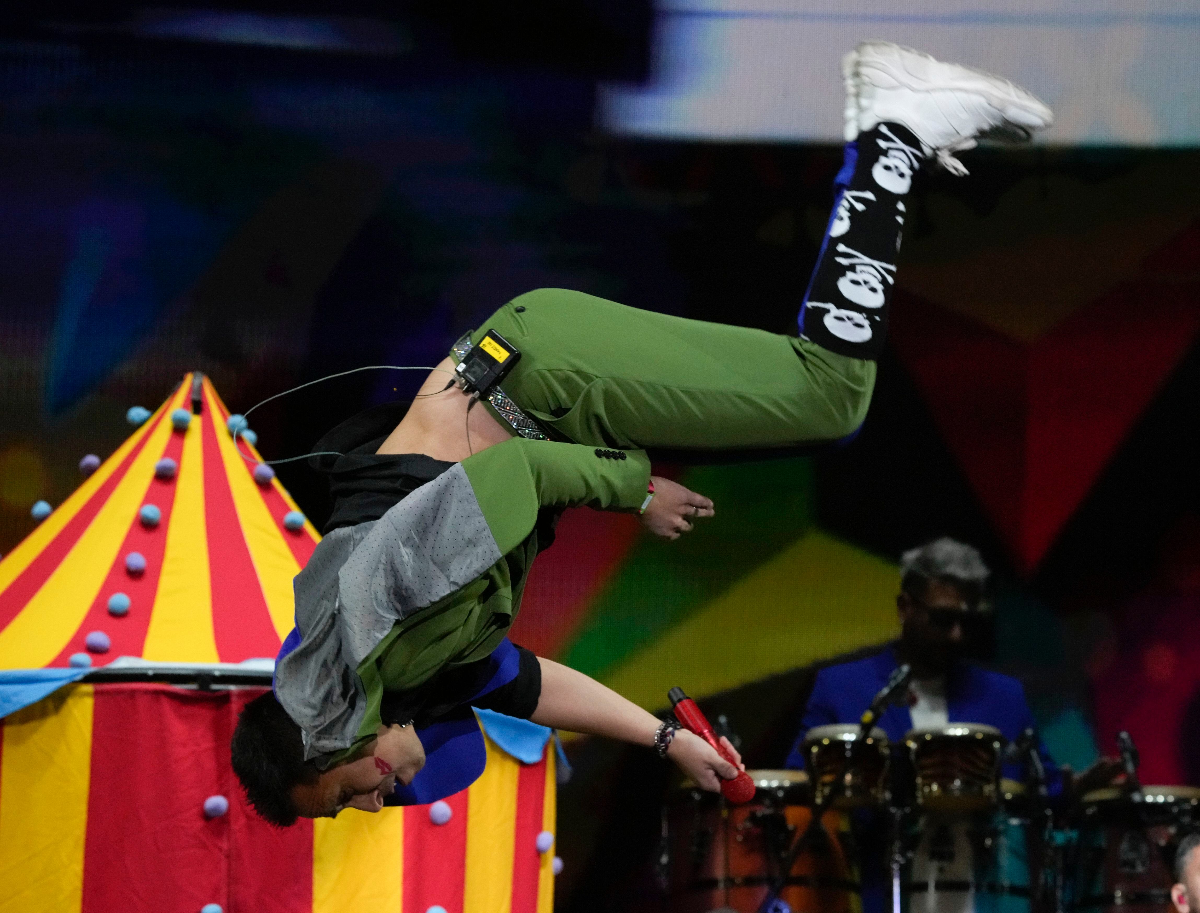 Los Caligaris durante su presentación en el festival Vive Latino en la Ciudad de México el sábado 18 de marzo de 2023. (Foto AP/Fernando Llano)