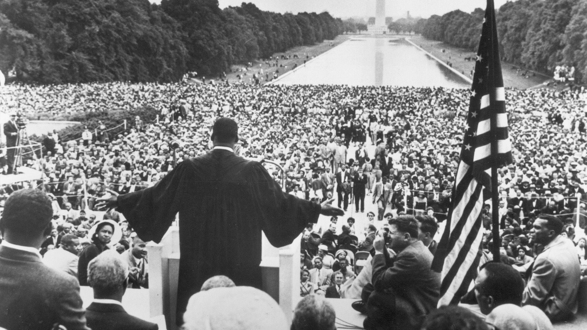 Martin Luther King frente a una multitud en Washington DC en 1966