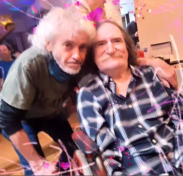 El video del festejo íntimo de cumpleaños de Charly García junto a Fito  Páez, Nito Mestre y Raúl Porchetto - Infobae