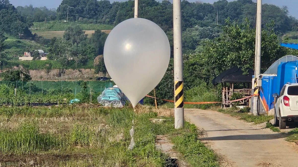 El régimen de Kim Jong-un reanudó el lanzamiento masivo de globos con basura hacia Corea del Sur