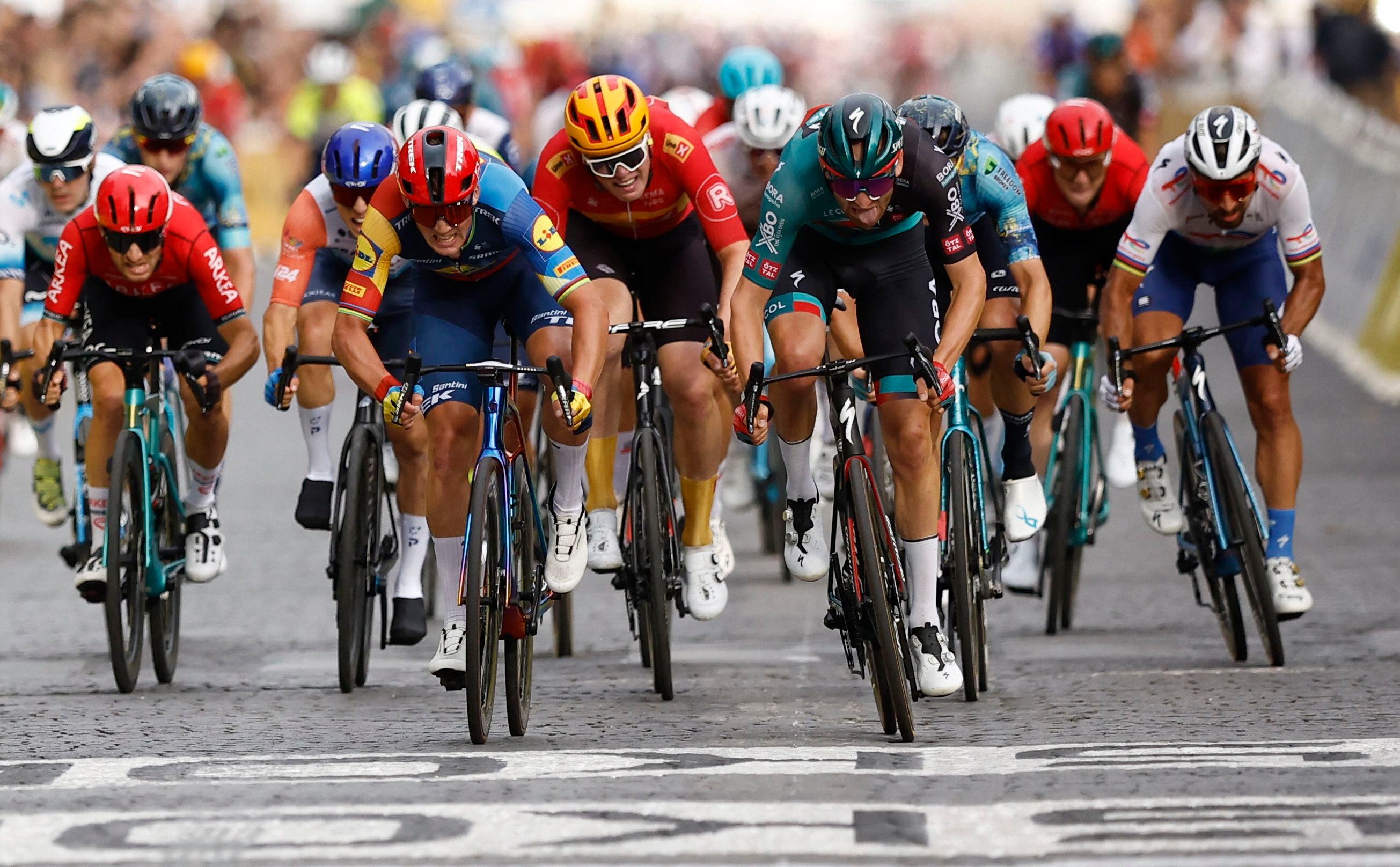 Jordi Meeus al ganar la última etapa de este Tour (REUTERS/Stephane Mahe)