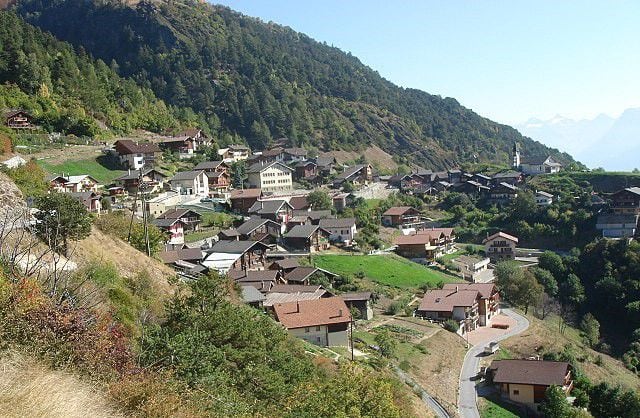 Vista de Bratsch en Valais, Suiza (Orphée/Wikimedia Commons)