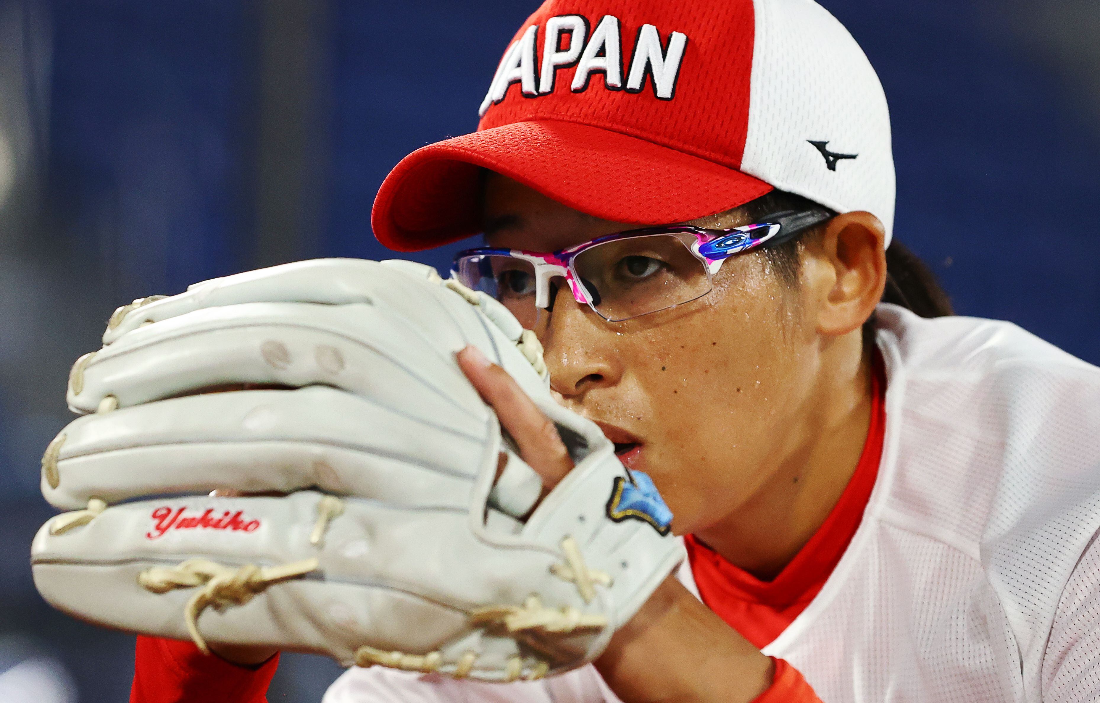 Yukiko Ueno de Japón en su calentamiento, durante el partido por la medalla de oro contra Estados Unidos.