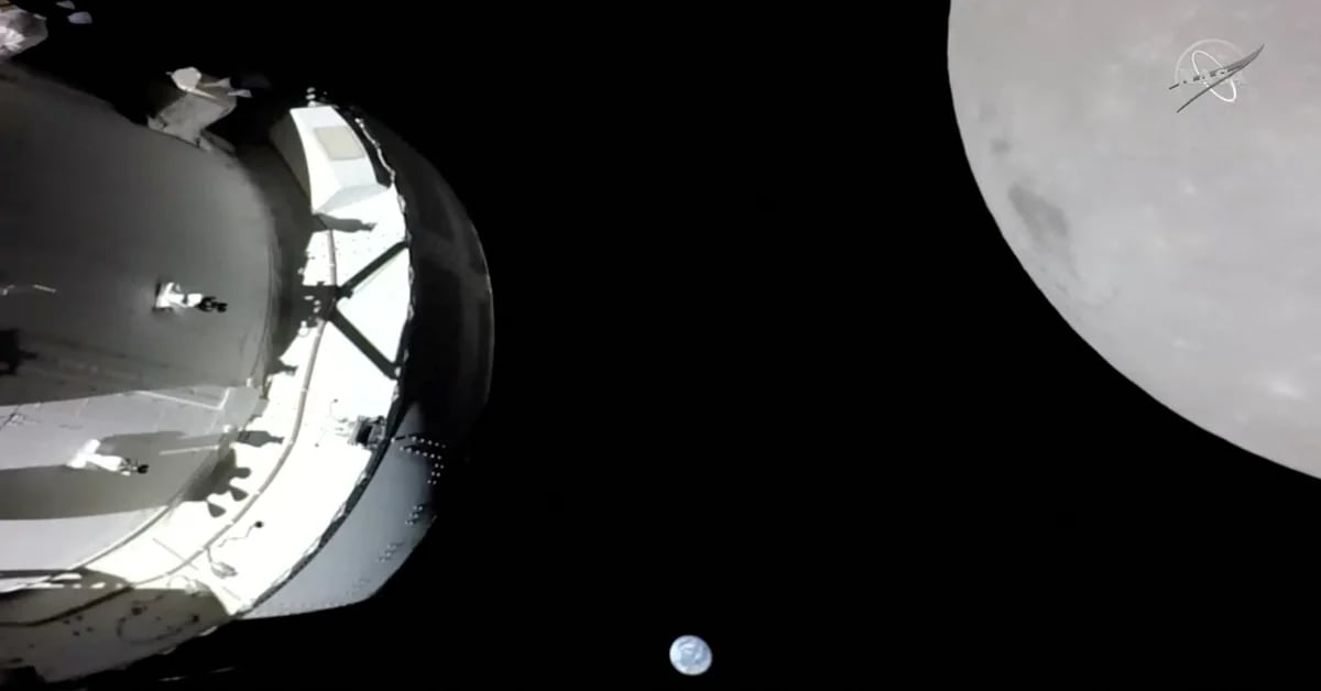370.000 km von der Erde entfernt „streift“ die Orion-Kapsel den Mond: „In diesen Jahrzehnten werden Menschen dort leben“