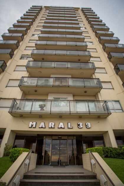 El edificio MARAL 39, ubicado frente a Playa Varese; ese verano, Alberto Olmedo alquiló el departamento de piso 11 (Foto: Christian Heit)