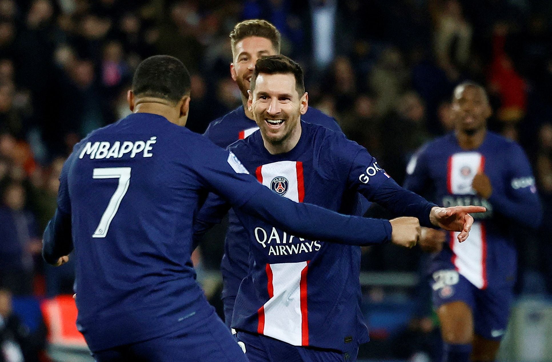 Lionel Messi festeja un gol con la camiseta del PSG. El rosarino fue el segundo máximo goleador del equipo en la temporada y el que más asistencias brindó (REUTERS/Sarah Meyssonnier)