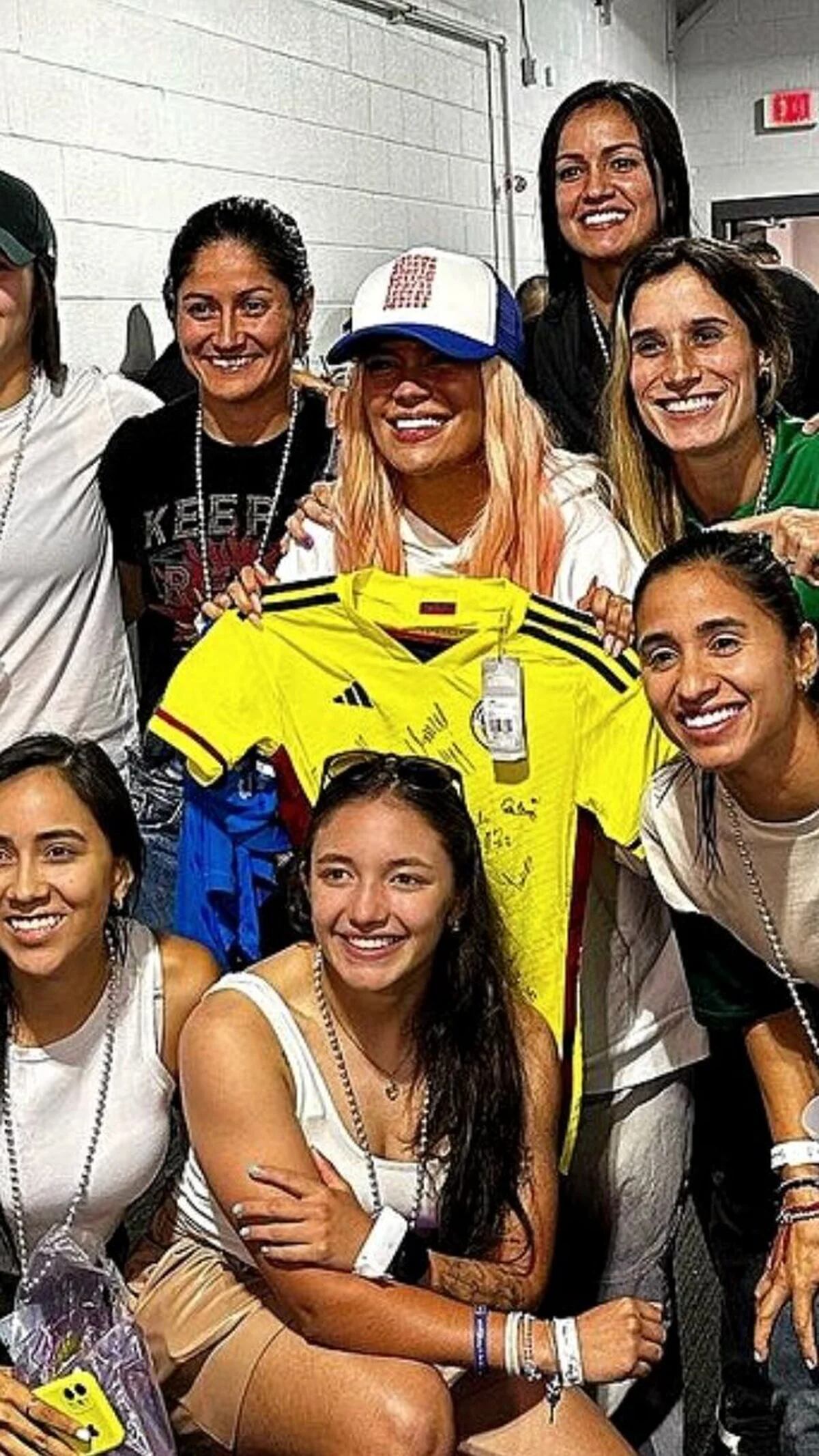 Karol G, ¿la nueva integrante de la Selección Colombia? Ya hasta tiene  camiseta