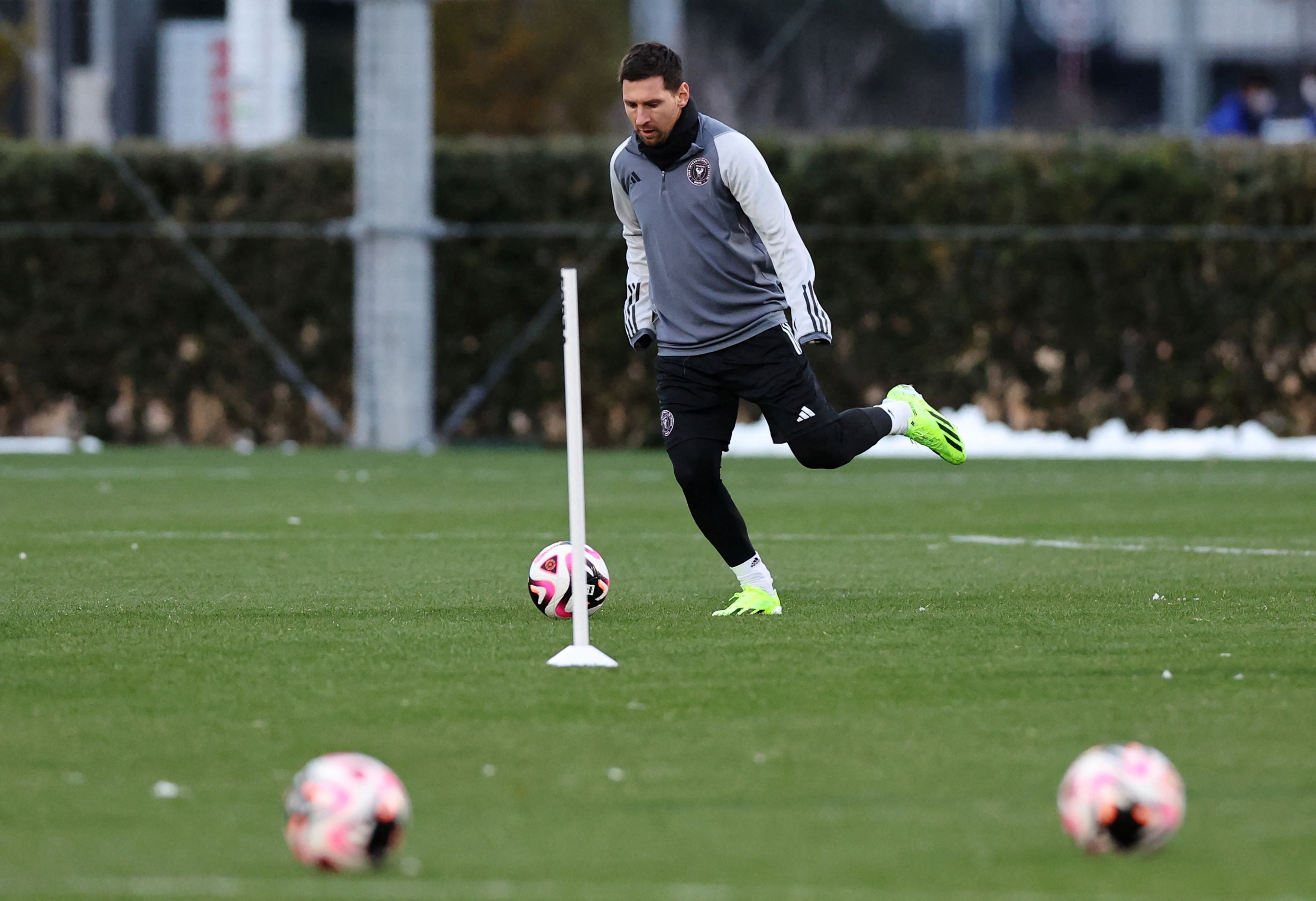 Messi se entrenó con el resto de sus compañeros en su llegada a Japón (REUTERS/Kim Kyung-Hoon)