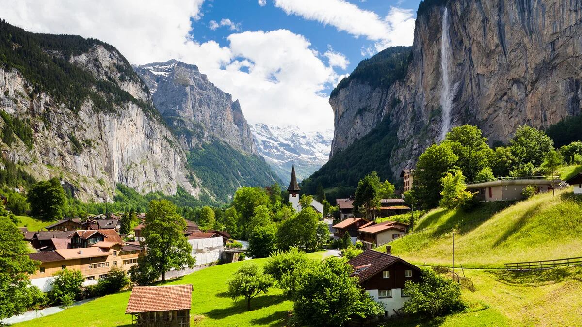 Un pequeño pueblo suizo evalúa cobrar entrada a los turistas