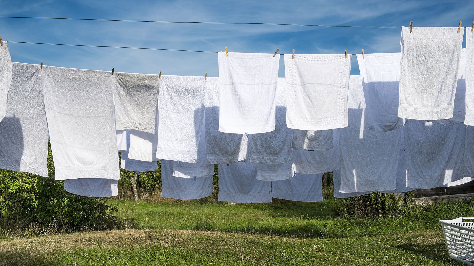 Toallas secándose al sol. (Getty)